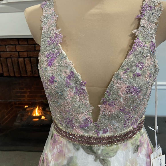 NWT Ellie Wilde sz 10 Purple, Pink and Green Sleeveless V-Neck Gown for Prom - Picture 6 of 12
